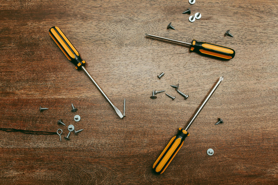 5 Signs Your Eyeglasses Need Tightening Before the Arm Falls Off Completely - Snapitscrew