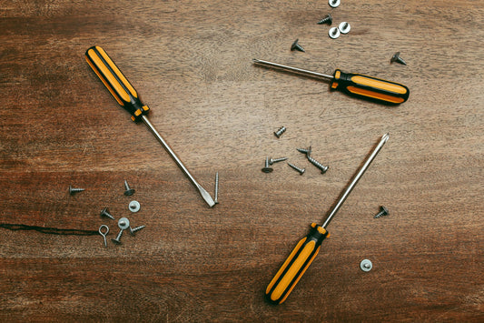 5 Signs Your Eyeglasses Need Tightening Before the Arm Falls Off Completely - Snapitscrew