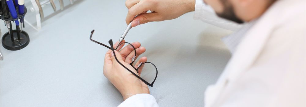 How to Repair Glasses with a Screwdriver: Step-by-Step Guide
