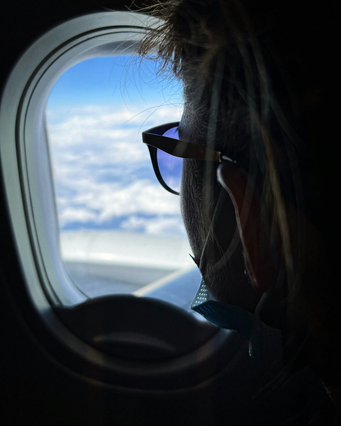 My Glasses Broke at 35,000 Feet. There's No Optician on This Plane. Here's What I Did. - Snapitscrew